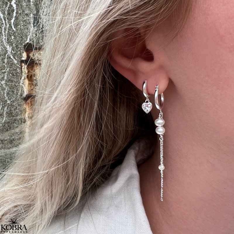 "Balance" silver earrings with white freshwater pearls