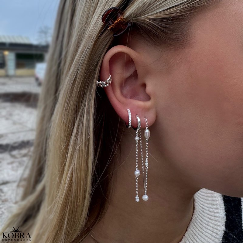 "Monaco" pearl earwires in silver with white freshwater pearls