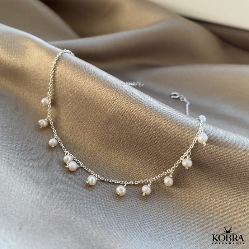 "Pearlina" slv ankelkde med fine sm perler