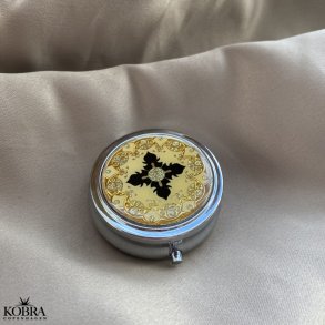 Round pill box in silver look