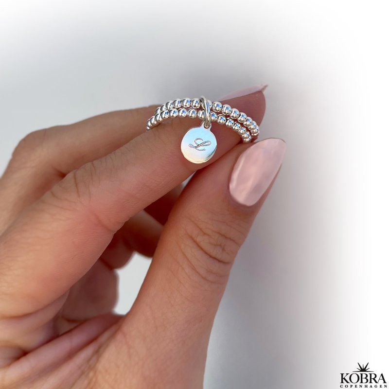 "Charming" slv ring med lille amulet med din gravering