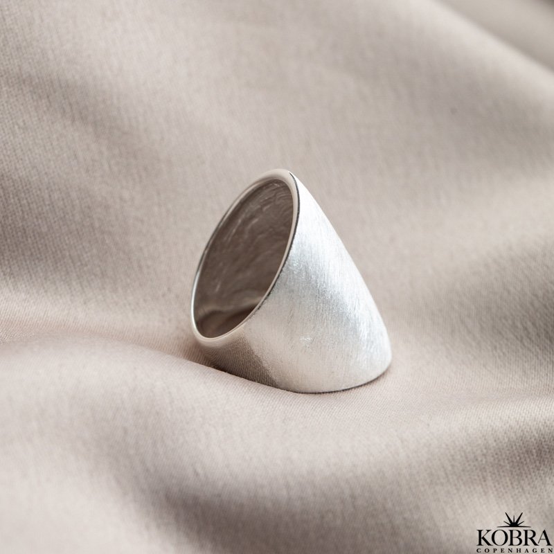 "Harvey" large wide silver ring in matte design