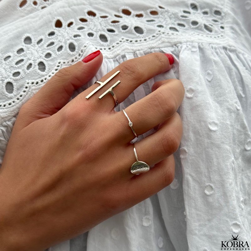 "Suma" simple raw silver ring with small round plate