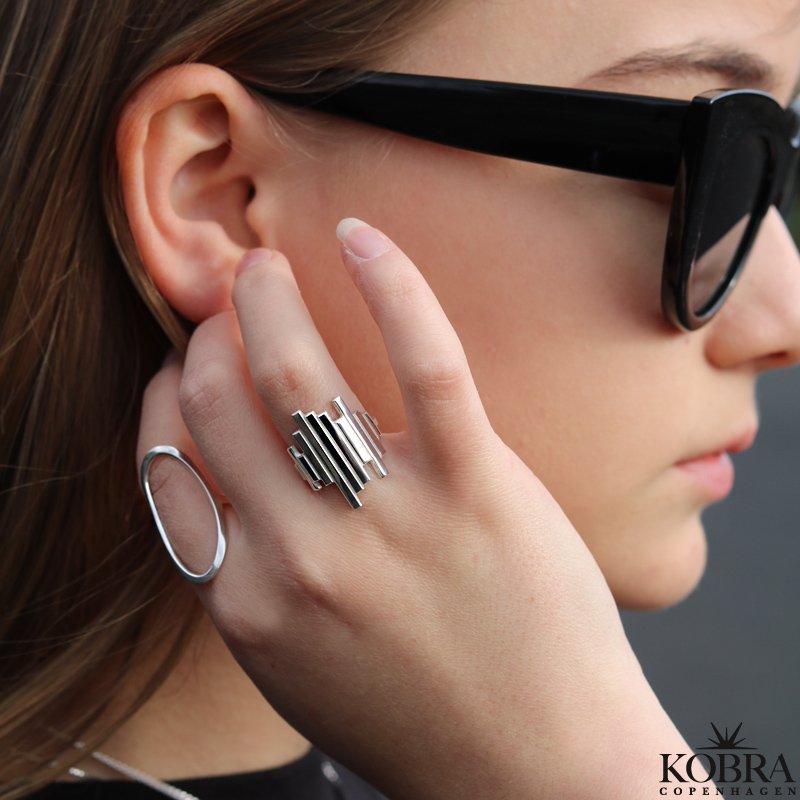 "Elipse" large oval simple silver ring