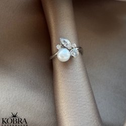"Magda" slv ring med hvide sten og gte ferskvandsperle