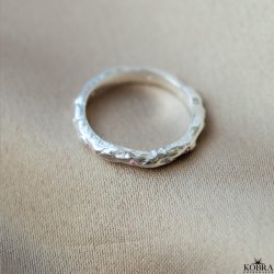 "Hailey" enkel slv ring med lyserde sten