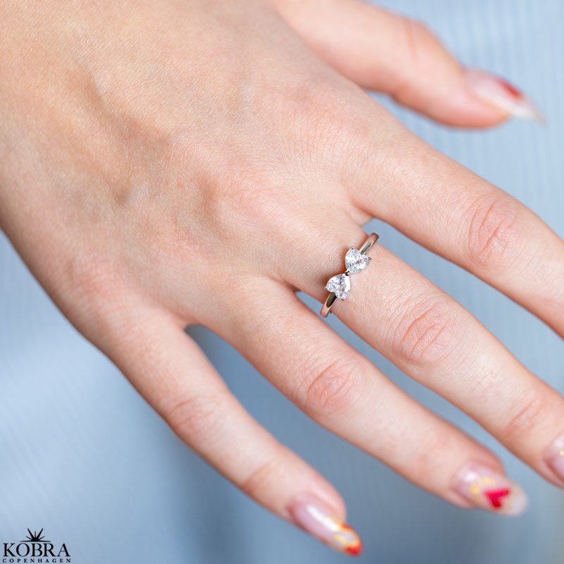 "Annie" silver ring with bow and stone