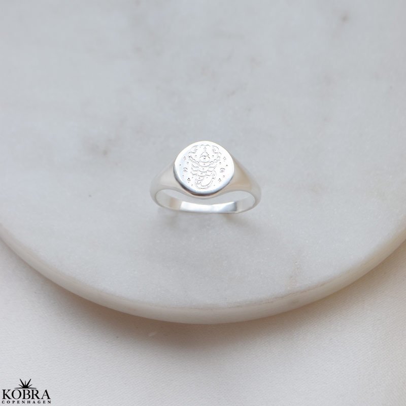 "Blazing Star" slv signet ring med dit stjernetegn