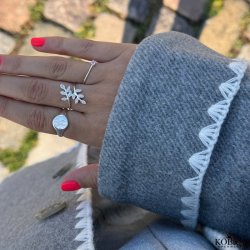 "Viva" smuk slv ring med hvide sten og blade