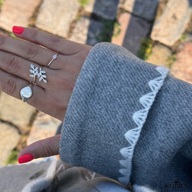"Viva" smuk slv ring med hvide sten og blade