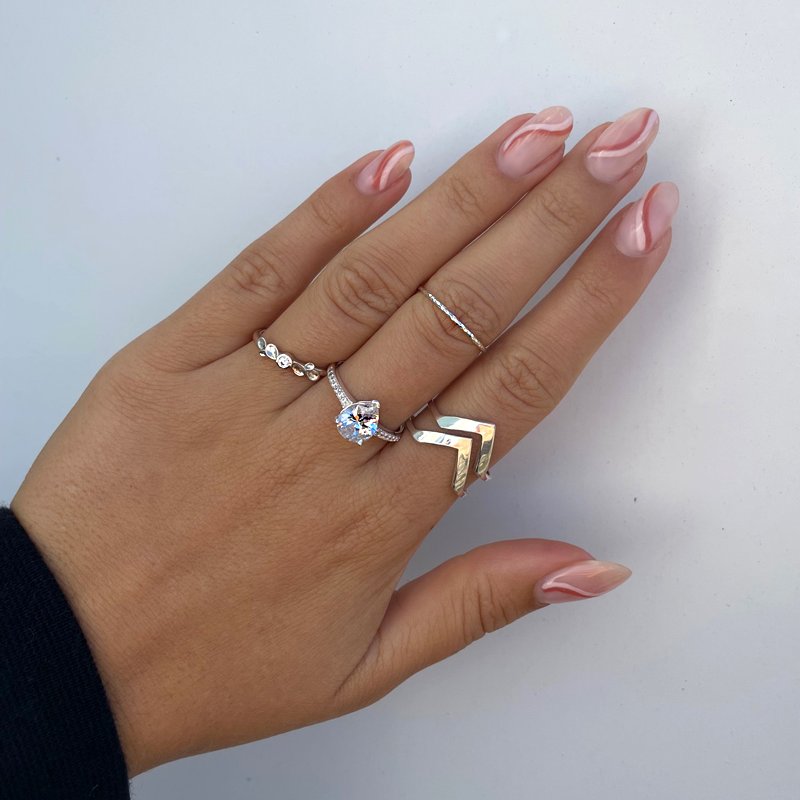 "Fiona" slv ring med sm blade og lille zirkonia sten