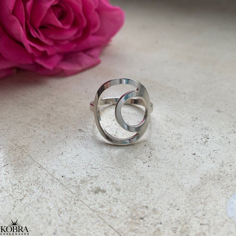 "Rio" unique circle silver ring