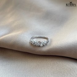 "Romina" Slv ring spkket med hvide sten
