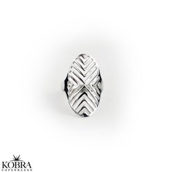 "Victory Hollow" V ring in silver