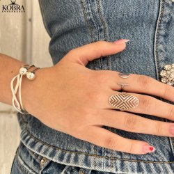 "Victory Hollow" V ring in silver