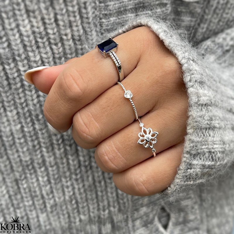 "Jemma" slv ring med hvid hjertesten