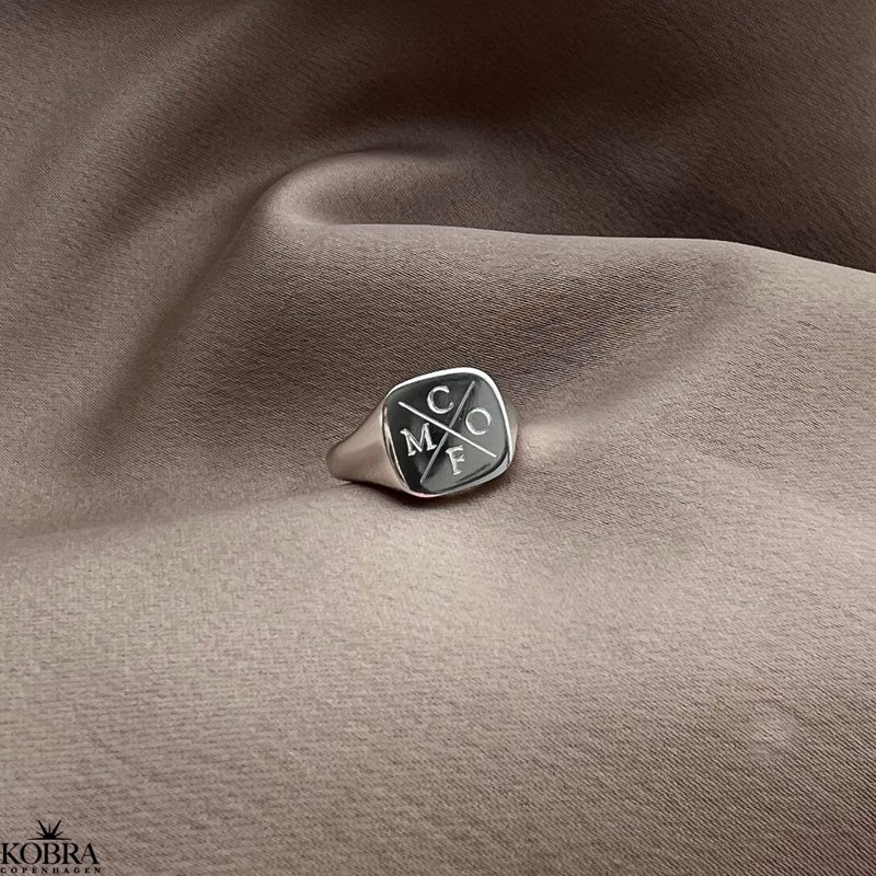 "London" signet slv ring med krydsgravering