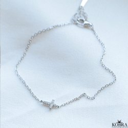 "Lucia" Slv armbnd med kors og zirkonia sten