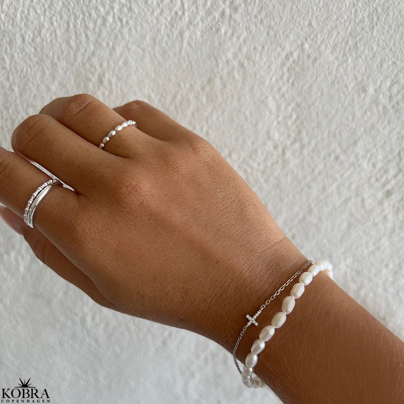"Lucia" Slv armbnd med kors og zirkonia sten