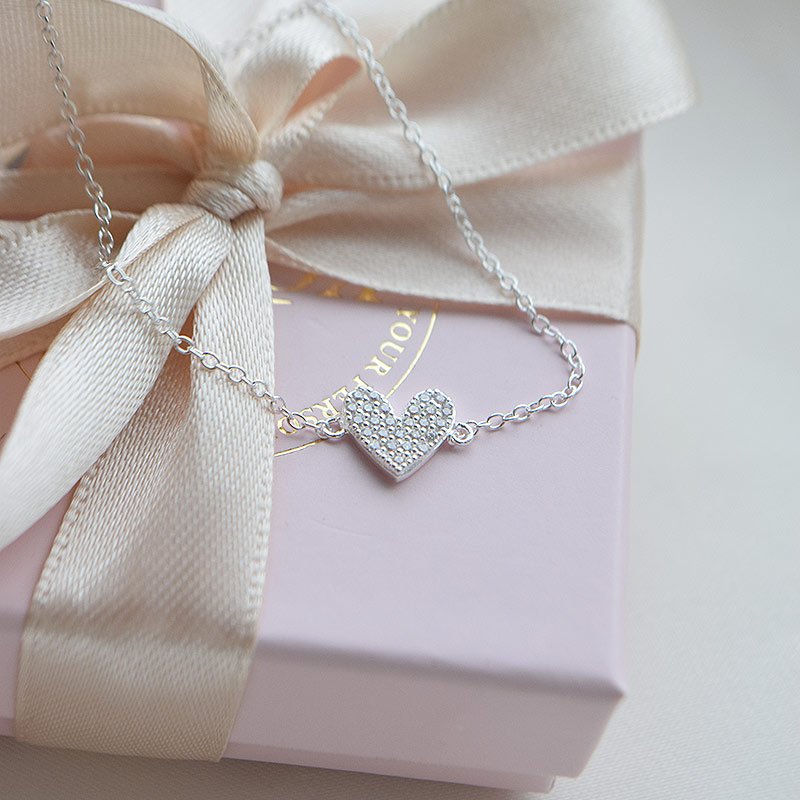 "Juliette" hjerte armb�nd med sten i s�lv