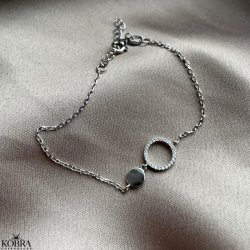 "Polo" slv armbnd med lille cirkel og hvide sten