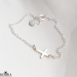 "Trust" kors armbnd i slv med lille graveret amulet