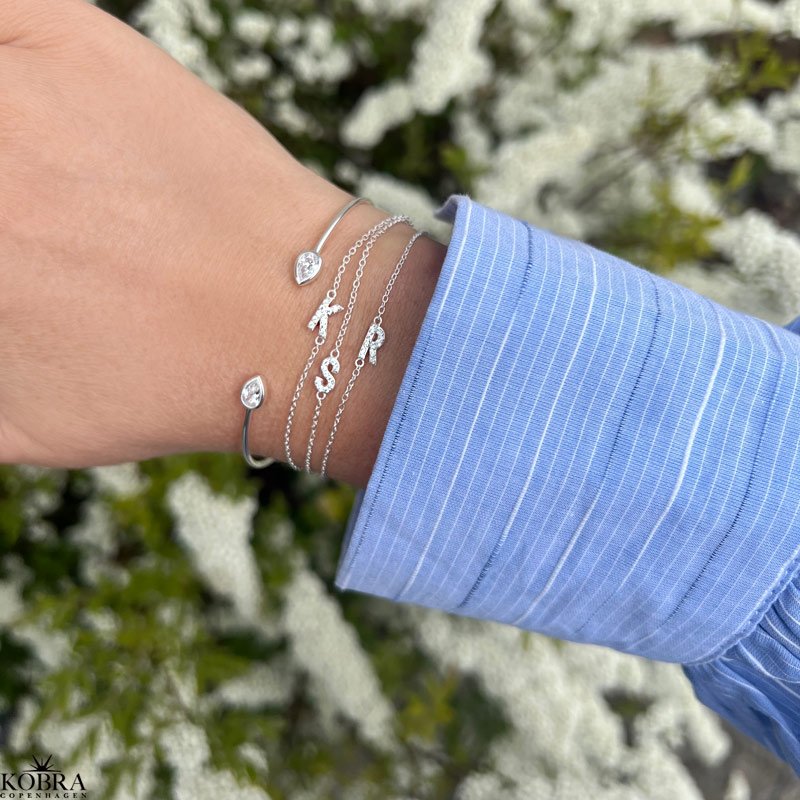 "Alias" silver bracelet with silver letter