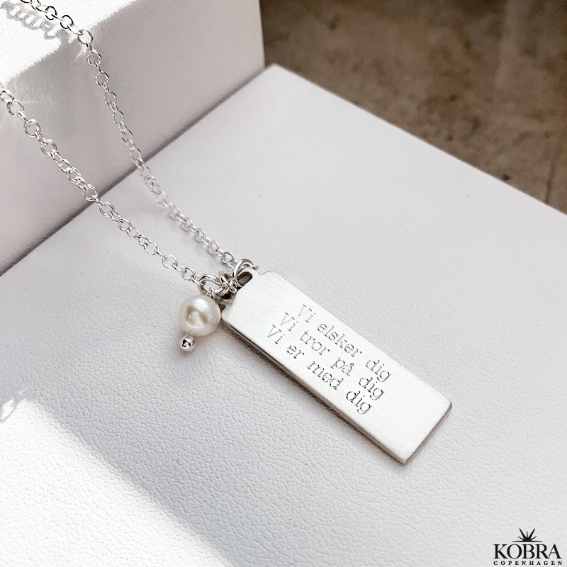 ID Tag "Slvbarre" med ferskvandsperle og din personlige gravering