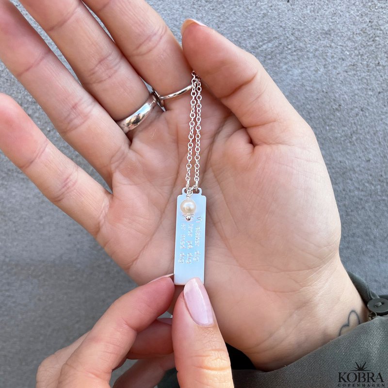 ID Tag "Slvbarre" med ferskvandsperle og din personlige gravering