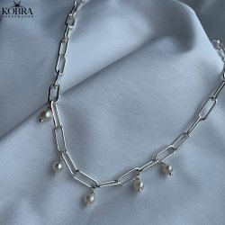 "Picola" smuk chunky slvhalskde med hvide ferskvandsperler