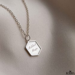 "Hero" 6 kantet lille slv halskde inklusiv personlig gravering