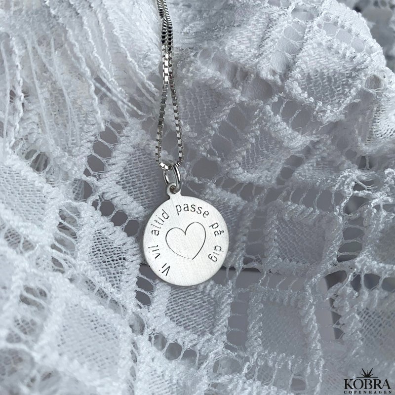 "Vigga" slv smykke / amulet med hjerte samt din personlige gravering