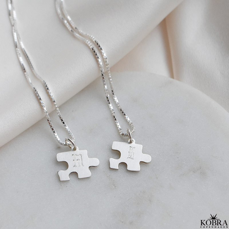 "BFF" friendship puslespil halskder i slv inklusiv personlig gravering