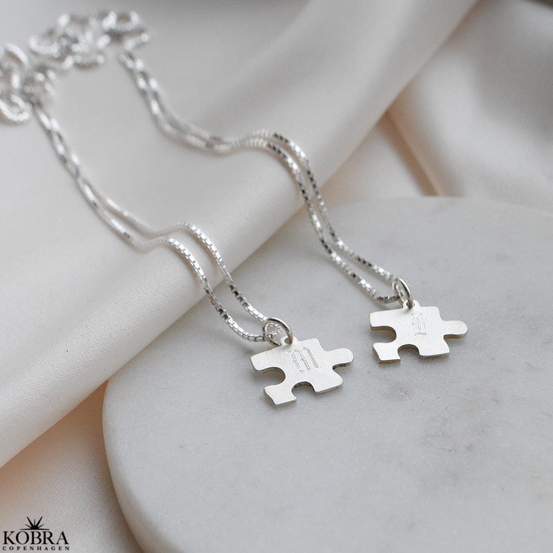 "BFF" friendship puslespil halskder i slv inklusiv personlig gravering