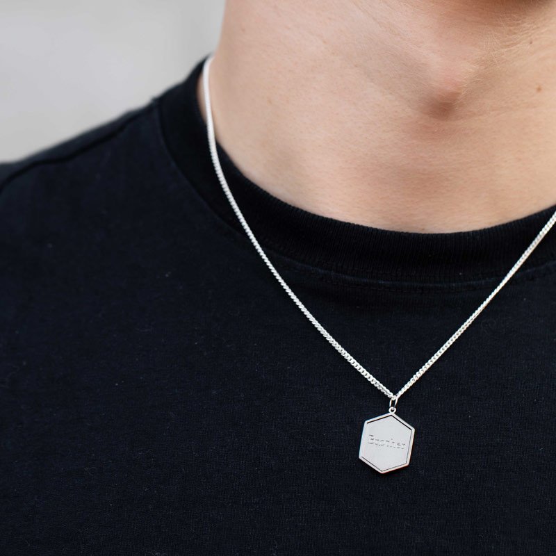 "Hero" 6 kantet slv halskde til mnd inklusiv personlig gravering