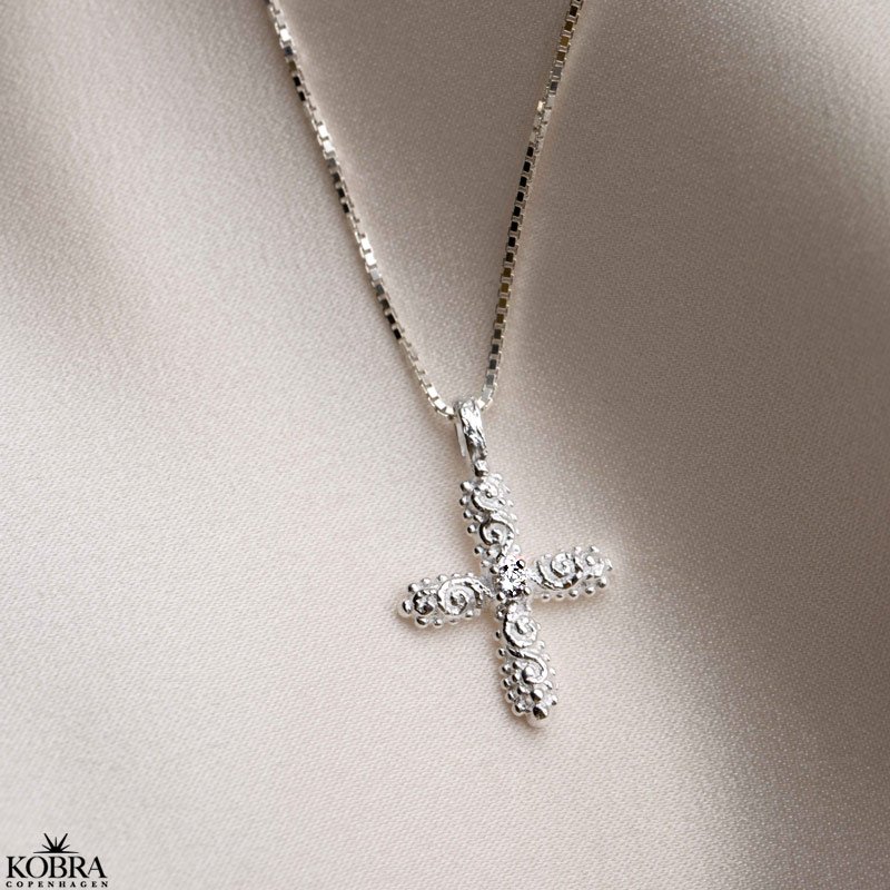 "Blessed" kors halskde med lille sten i slv