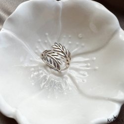 "Scarlett" ring i sterling sølv med blade