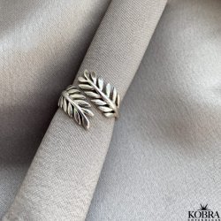 "Scarlett" ring i sterling sølv med blade