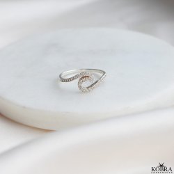 "River"blget slv ring med sten