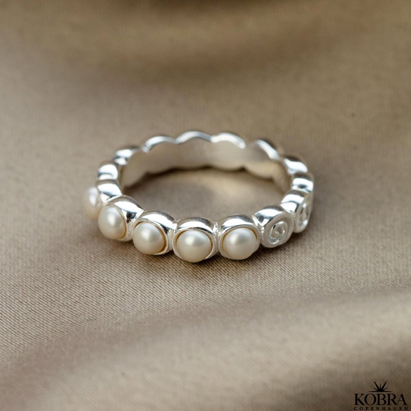 "Cookie" slv ring med gte ferskvandsperler