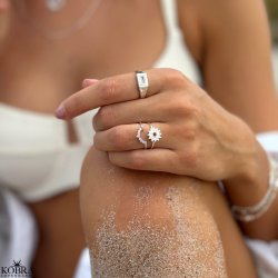 "Glamour" unique silver ring with stones and floral motif