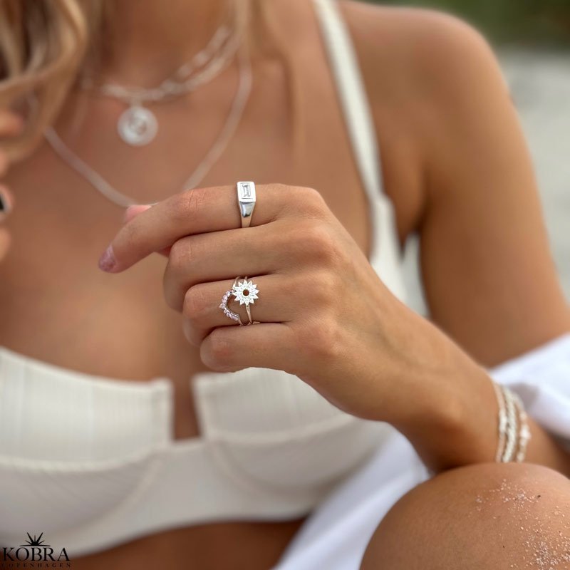 "Glamour" unique silver ring with stones and floral motif