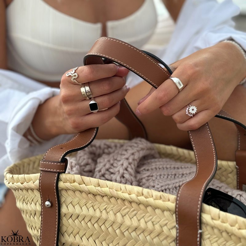  "Alexis" silver-plated ring with pink stone