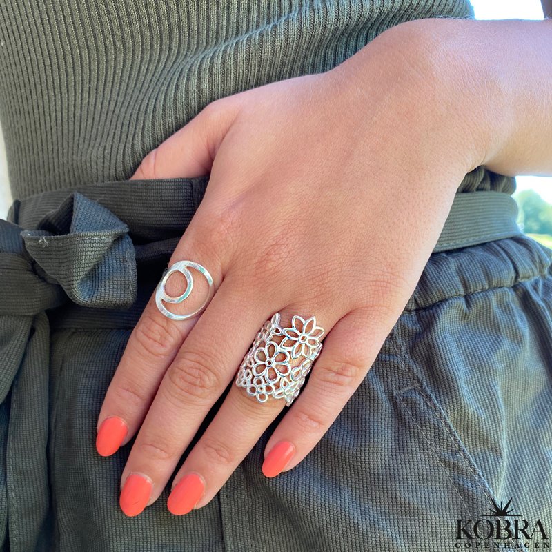 "Rio" unique circle silver ring