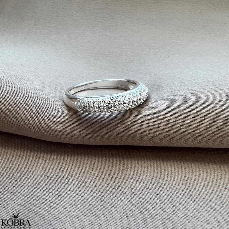 "Sparkling" slv ring med hvide sten