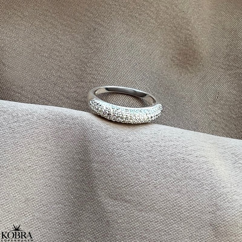 "Sparkling" slv ring med hvide sten