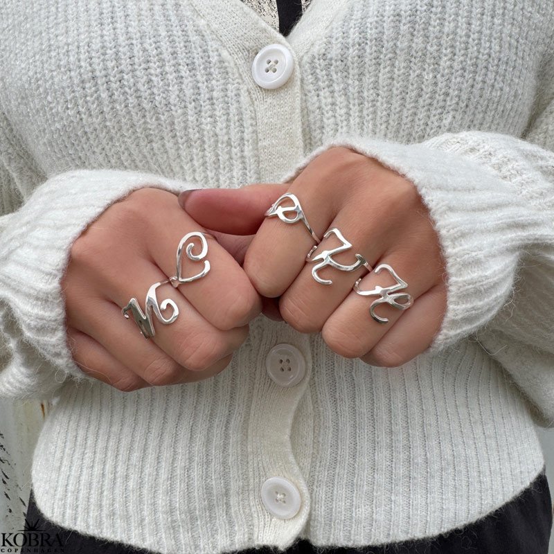 "The Letter" hndlavet bogstav ring i sterling slv