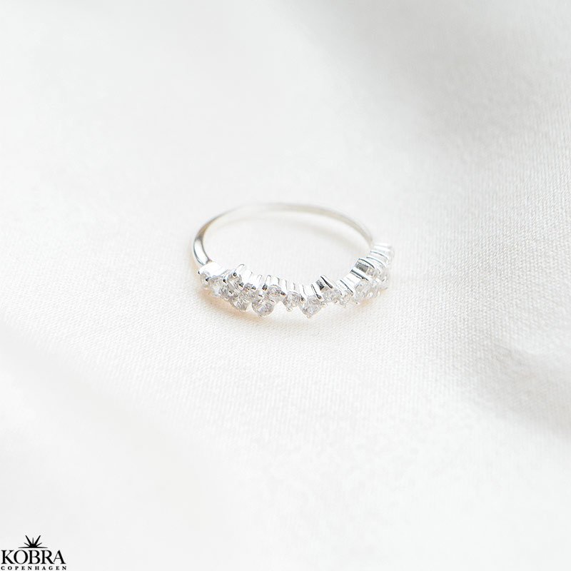 "Mikami" slv ring med hvide sten