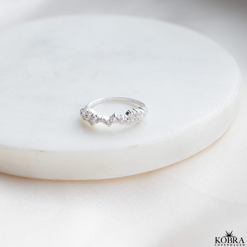 "Mikami" slv ring med hvide sten