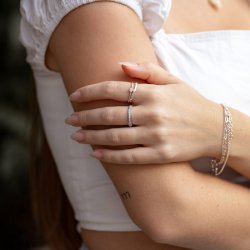 "Jemma" slv ring med hvid hjertesten